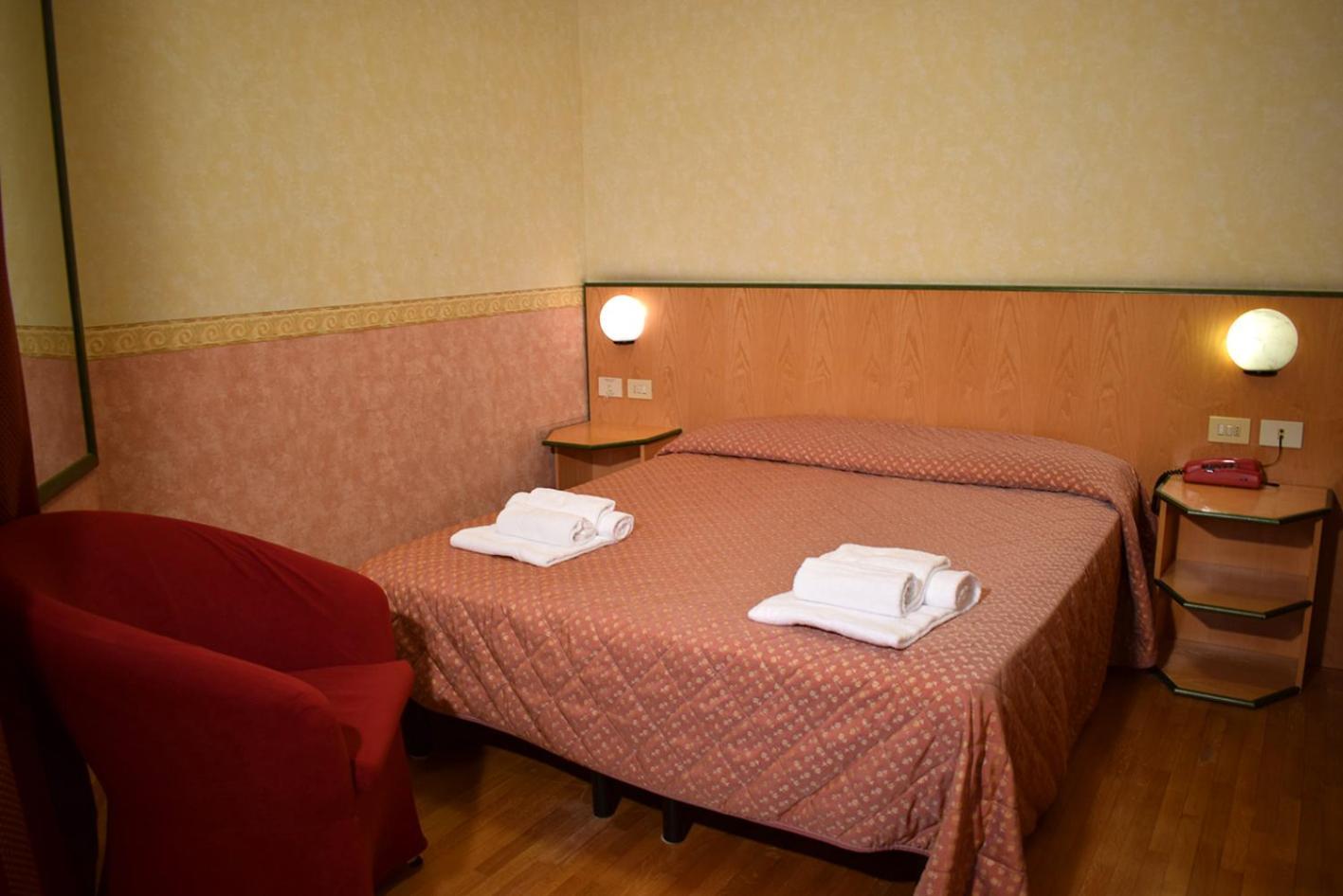 Hotel Baffo Rosso Alba Adriatica Eksteriør bilde