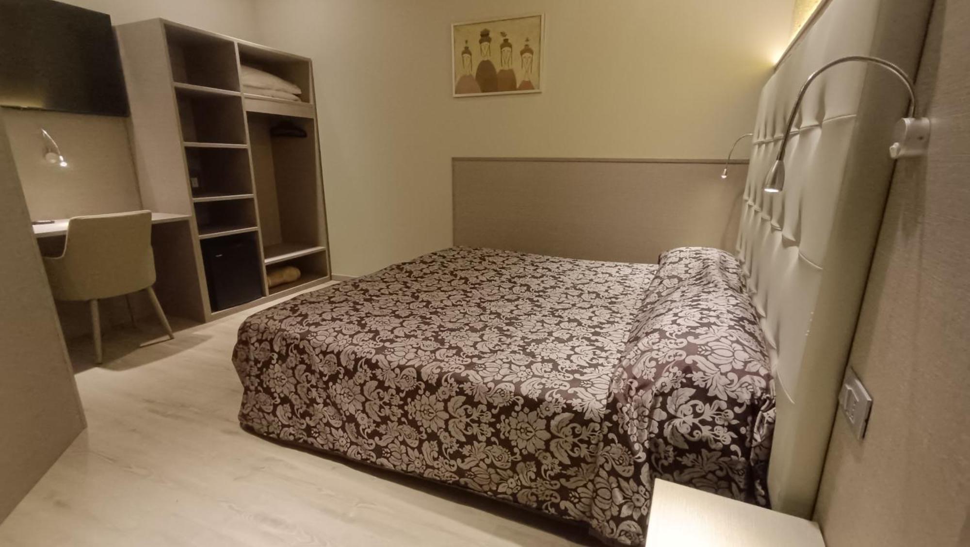 Hotel Baffo Rosso Alba Adriatica Eksteriør bilde