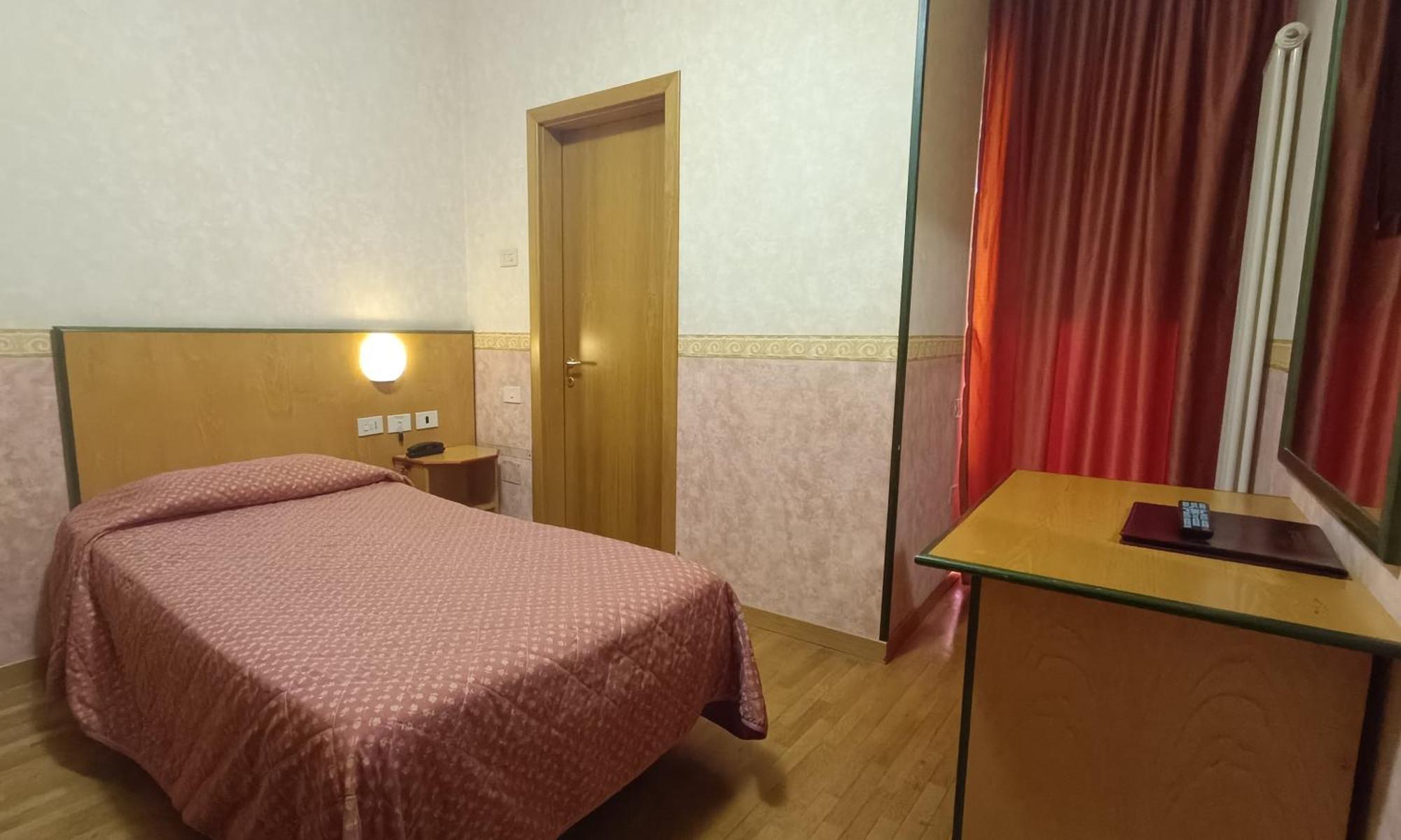 Hotel Baffo Rosso Alba Adriatica Eksteriør bilde