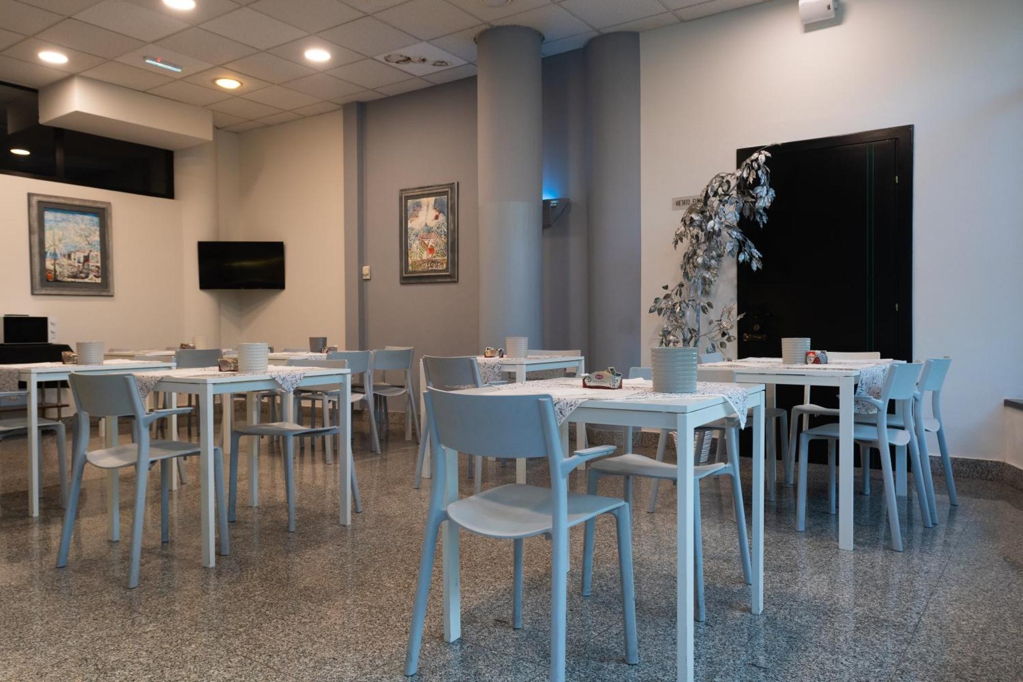 Hotel Baffo Rosso Alba Adriatica Eksteriør bilde