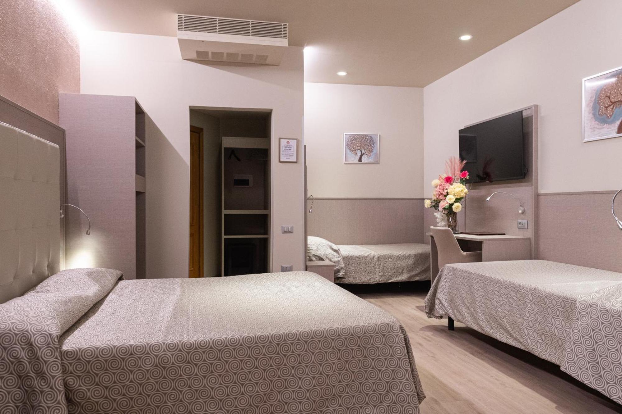 Hotel Baffo Rosso Alba Adriatica Eksteriør bilde