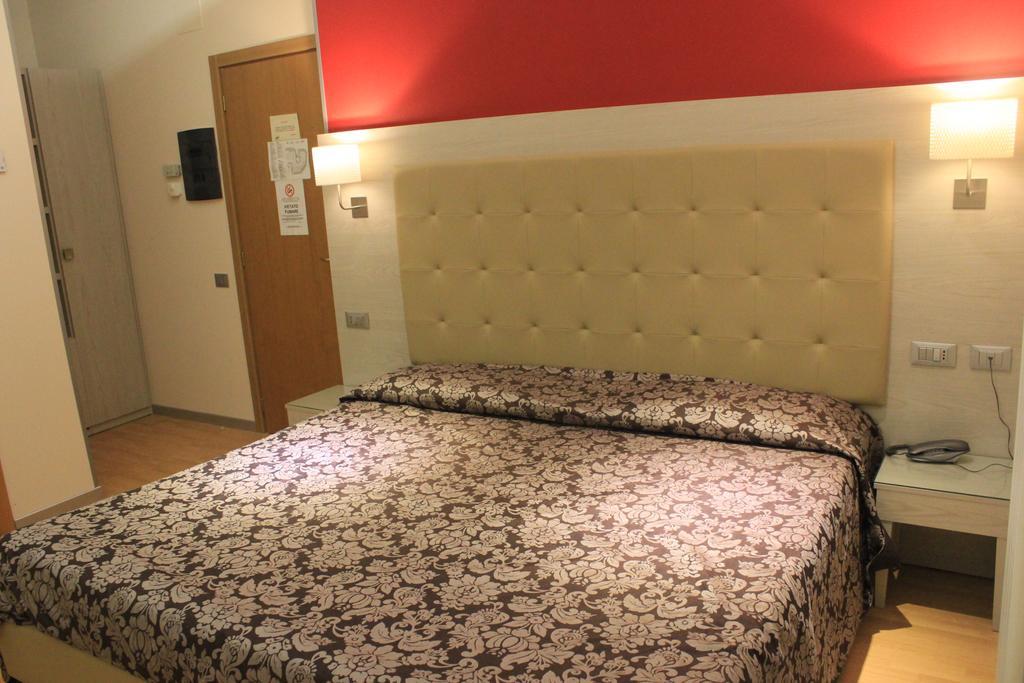 Hotel Baffo Rosso Alba Adriatica Eksteriør bilde