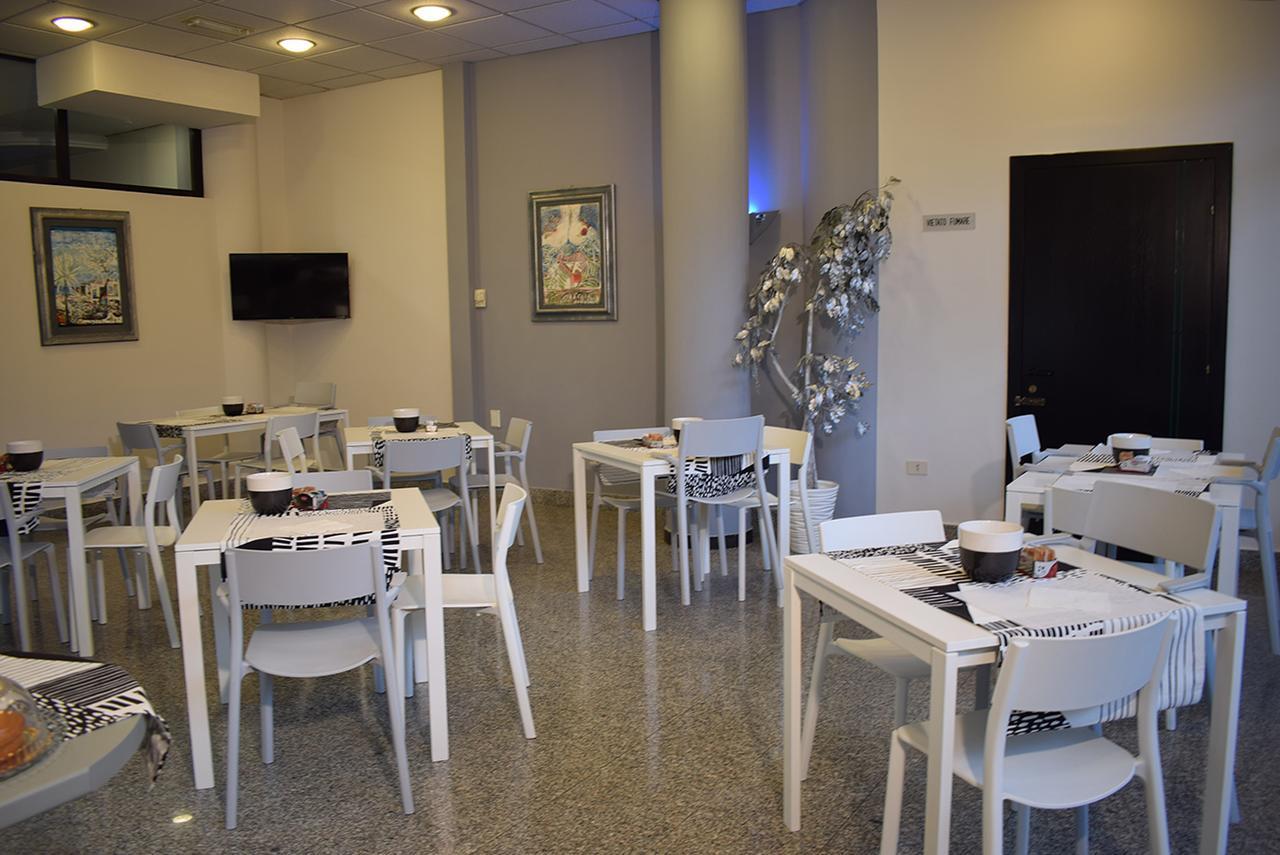 Hotel Baffo Rosso Alba Adriatica Eksteriør bilde