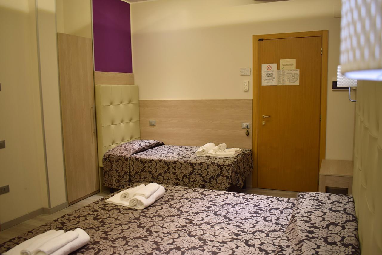 Hotel Baffo Rosso Alba Adriatica Eksteriør bilde